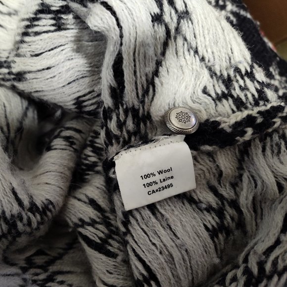 3/4 zip wool Icelandic Design sweater with floral design - Picture 5 of 6